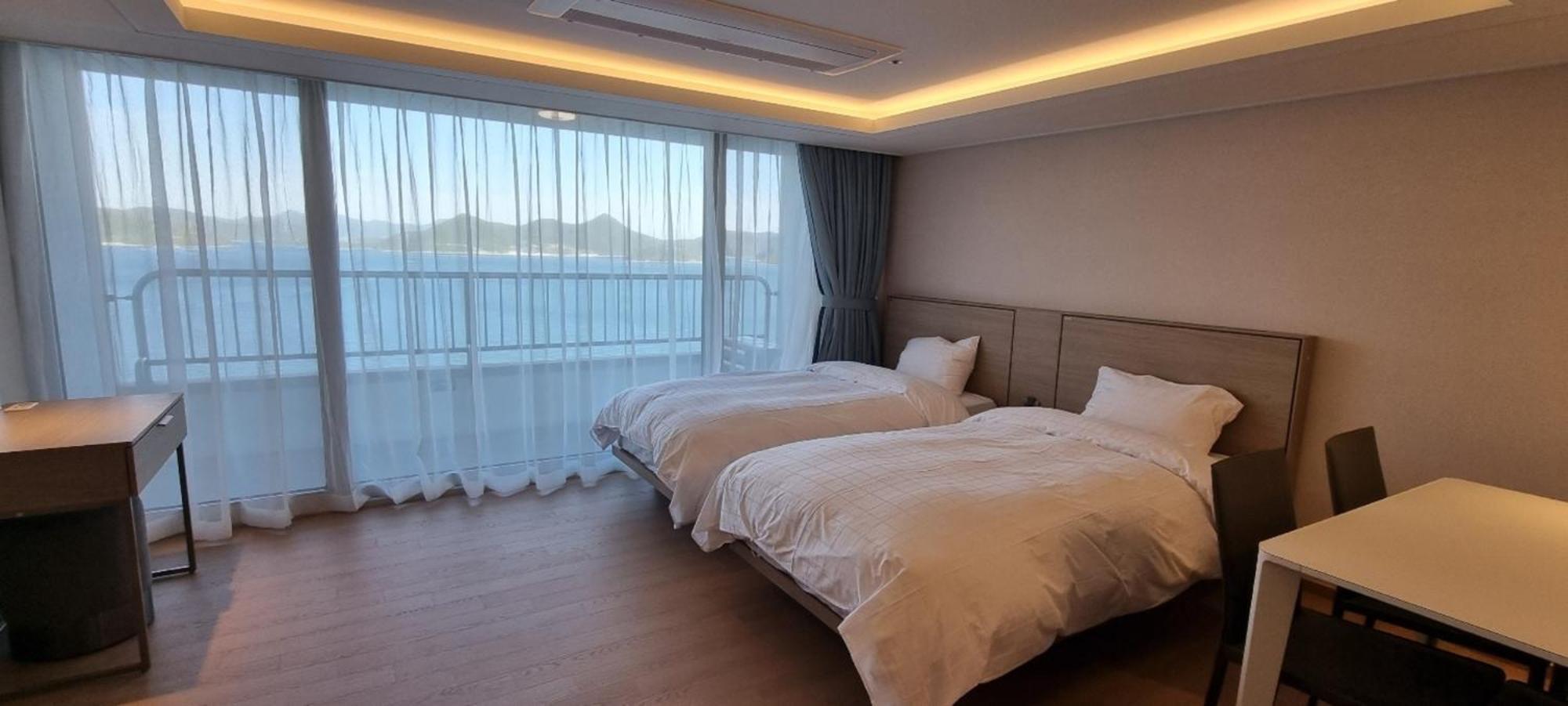Kumho Tongyeong Marina Resort Exterior photo