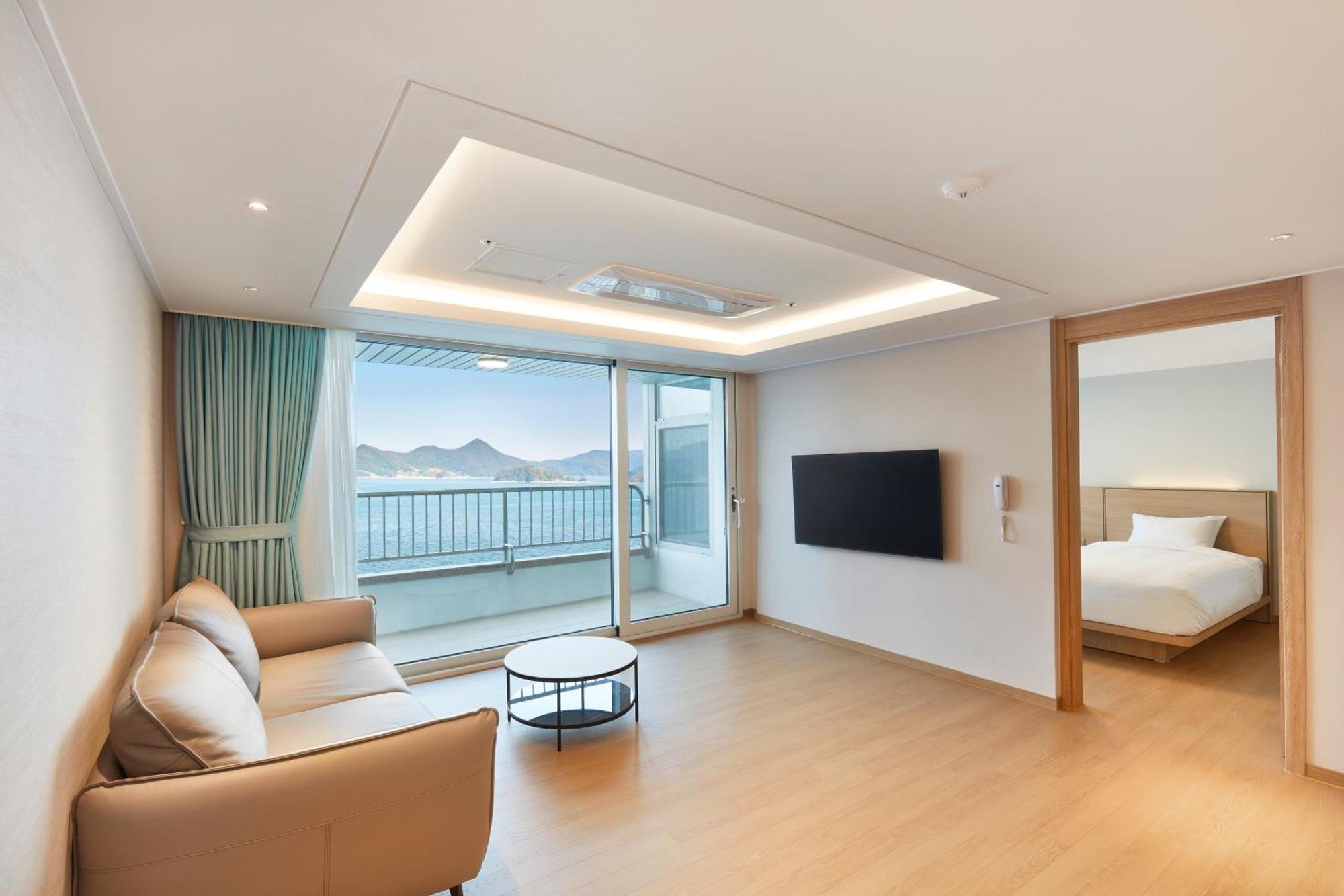Kumho Tongyeong Marina Resort Exterior photo