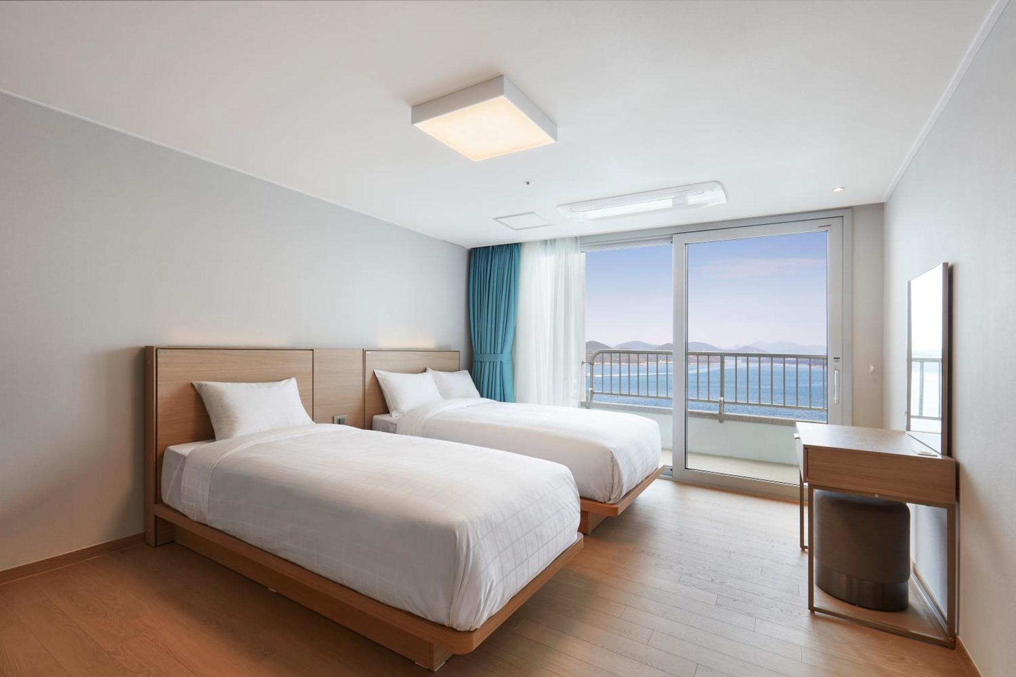 Kumho Tongyeong Marina Resort Exterior photo
